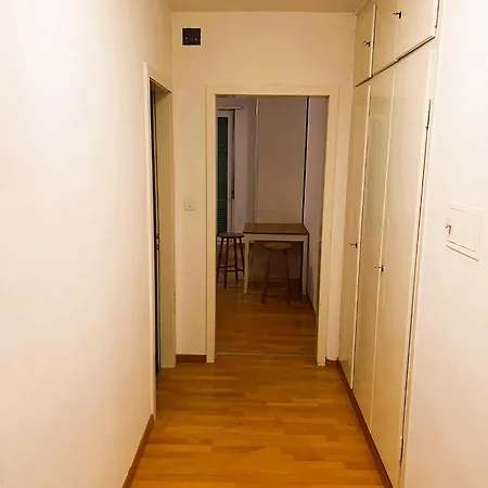 Charming Center Flat With Balcony Steps From Historic Schloss